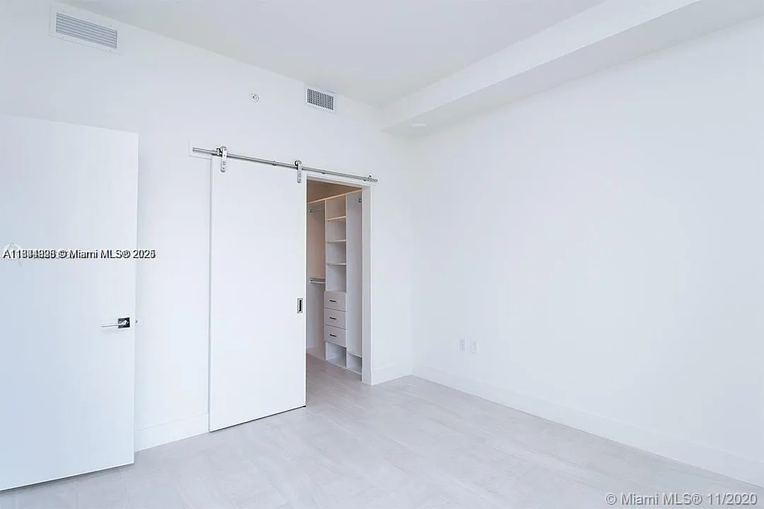 2000 Metropica Way, #614