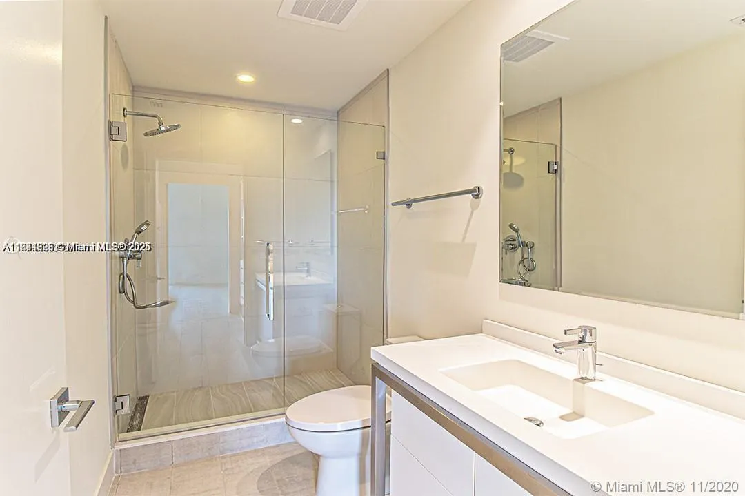2000 Metropica Way, #614