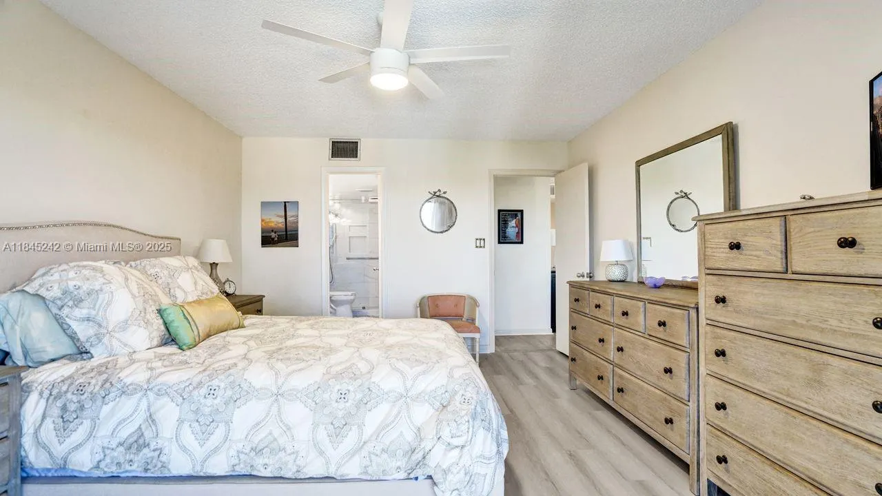 545 SE 12th St, #301