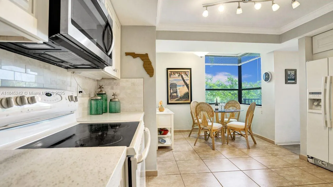 545 SE 12th St, #301
