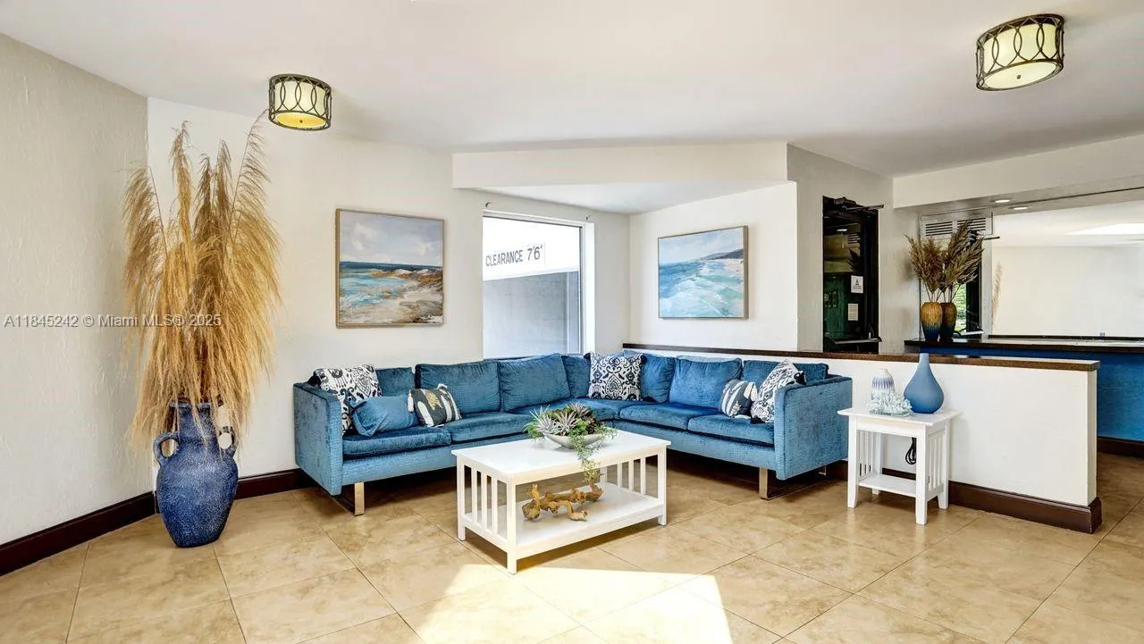 545 SE 12th St, #301
