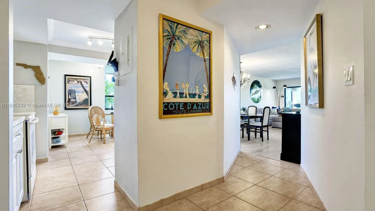 545 SE 12th St, #301