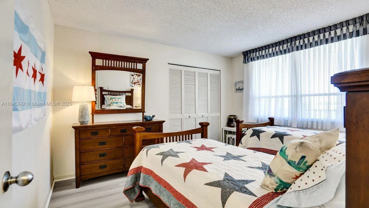 545 SE 12th St, #301