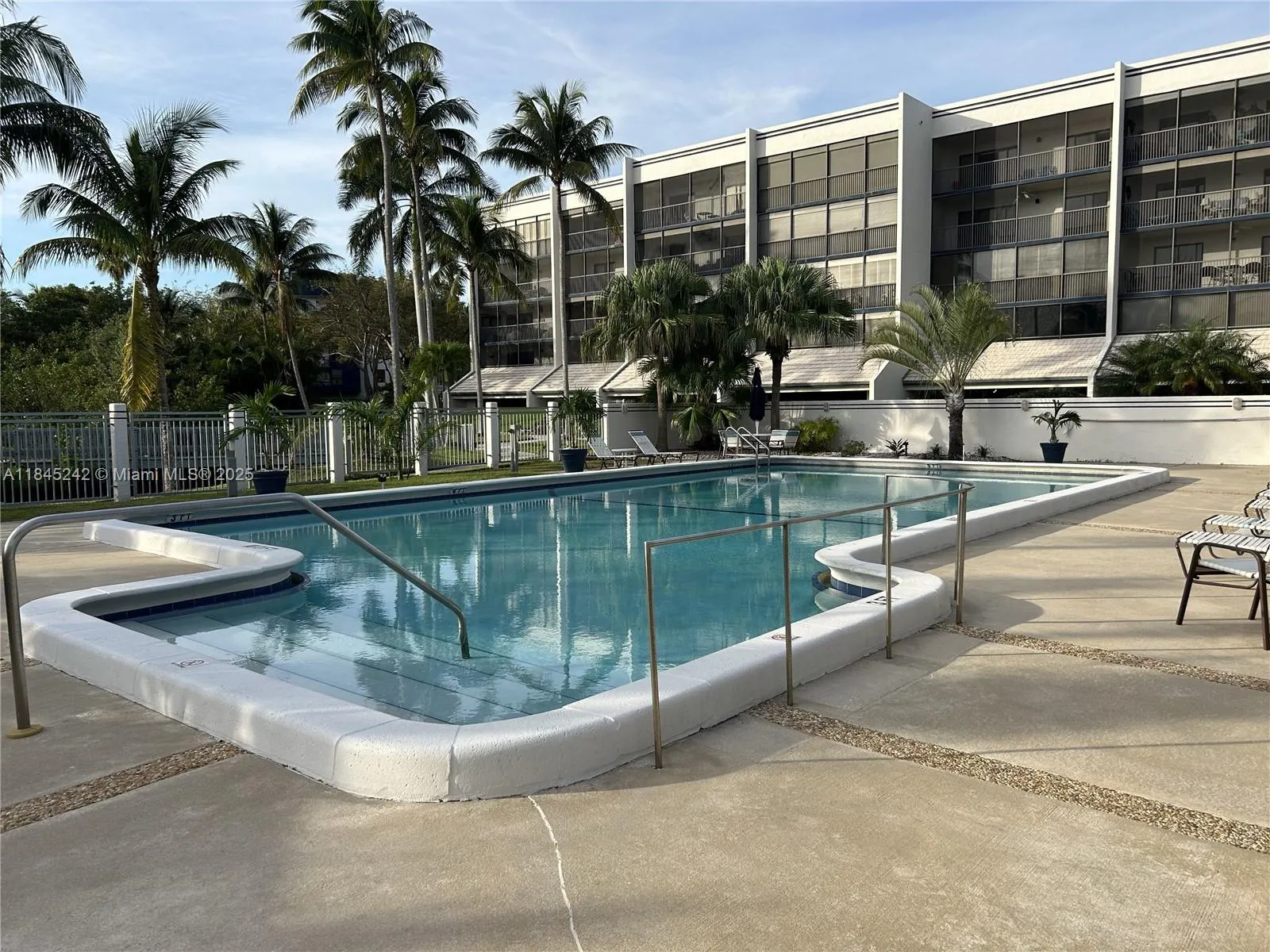 545 SE 12th St, #301