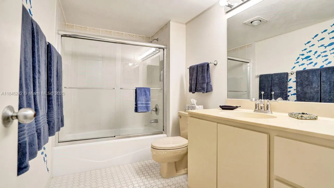 545 SE 12th St, #301