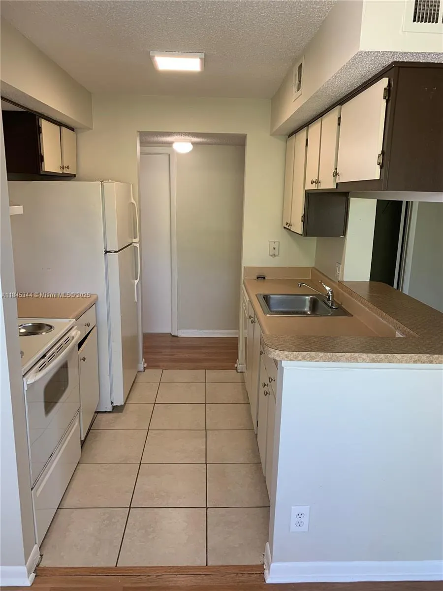 5672 Rock Island Rd, #268