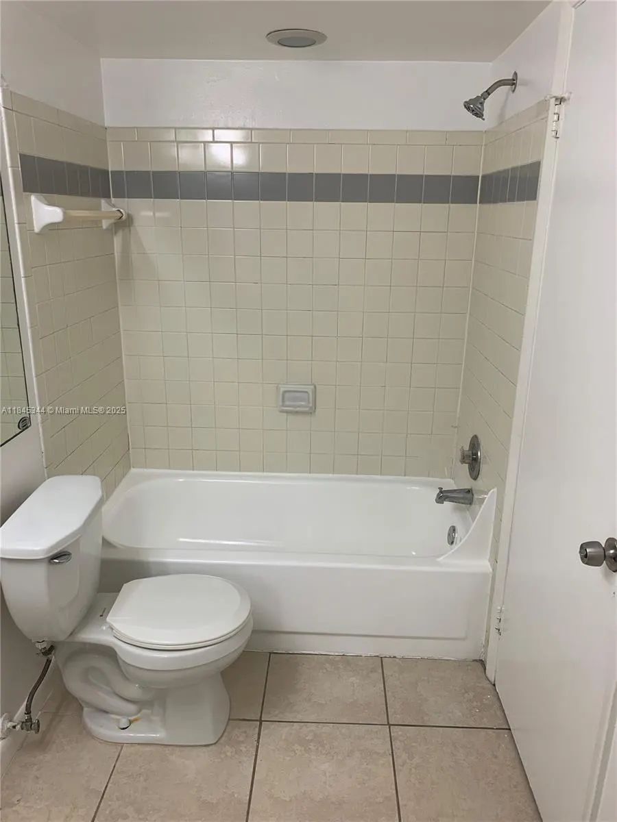 5672 Rock Island Rd, #268