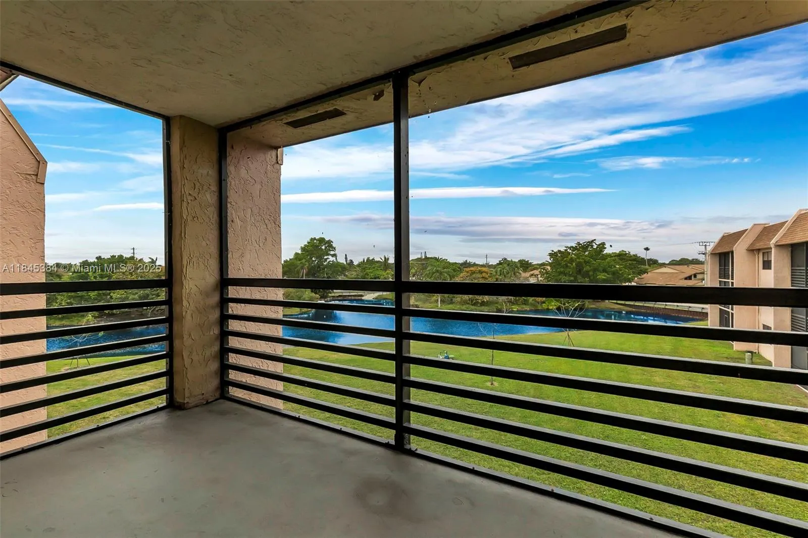 10466 Sunrise Lakes Blvd, #305