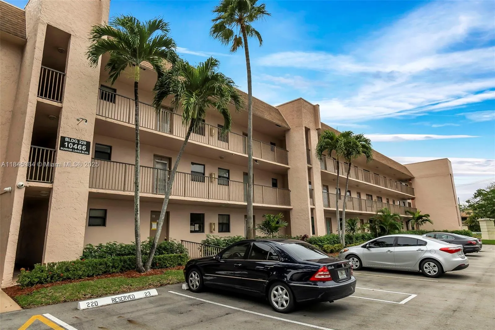 10466 Sunrise Lakes Blvd, #305