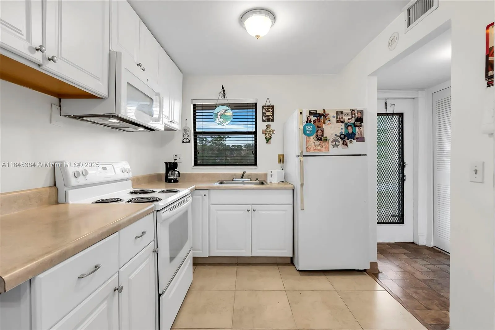 10466 Sunrise Lakes Blvd, #305