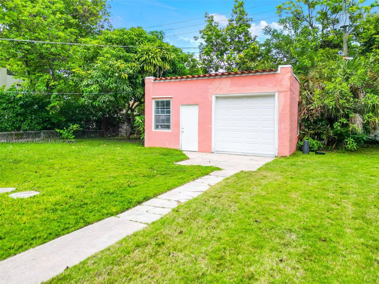 1305 Alhambra Cir