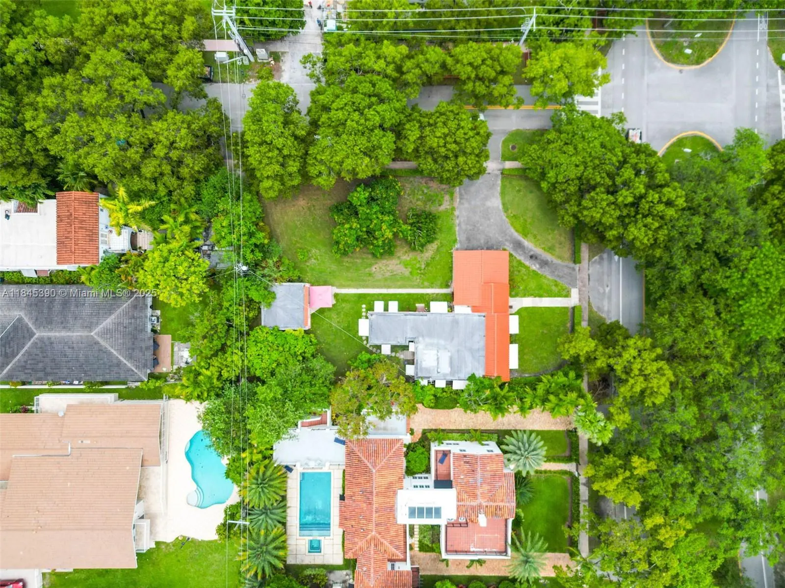 1305 Alhambra Cir