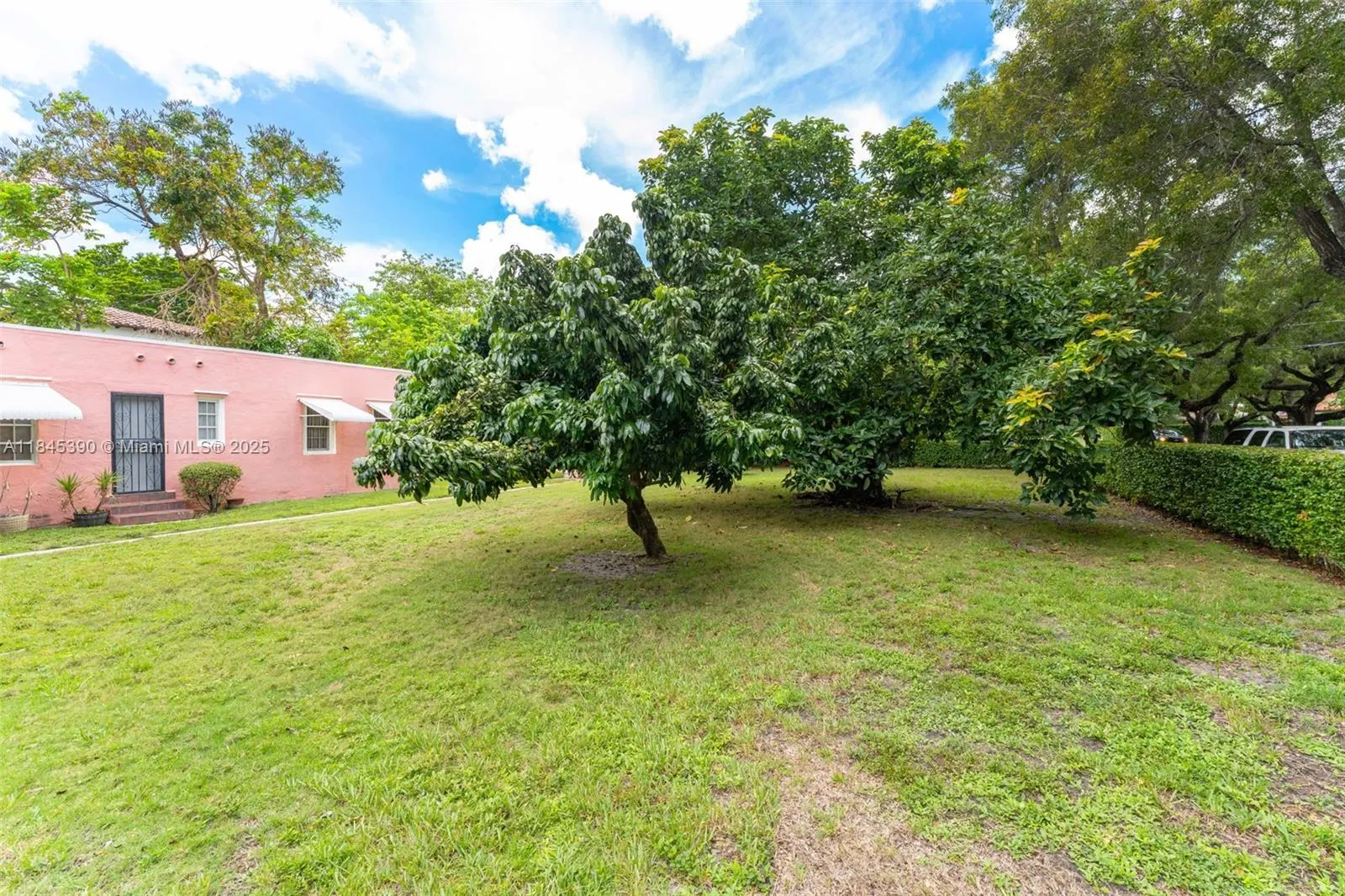 1305 Alhambra Cir