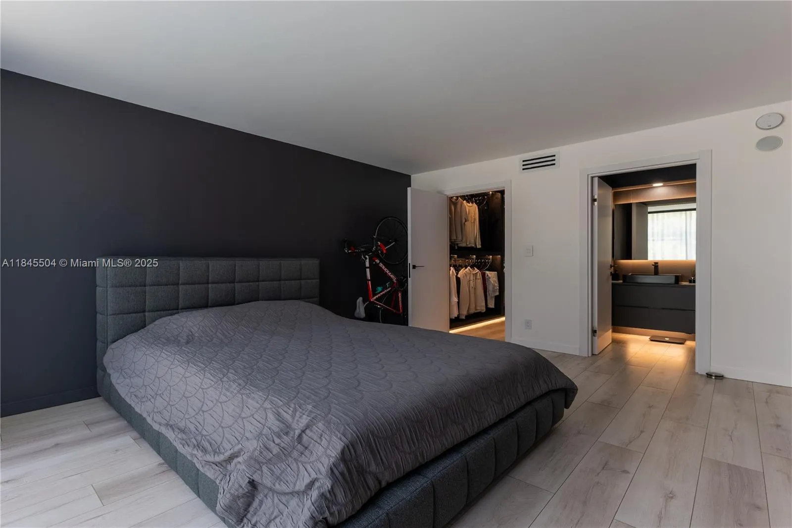 16909 N Bay Rd, #206