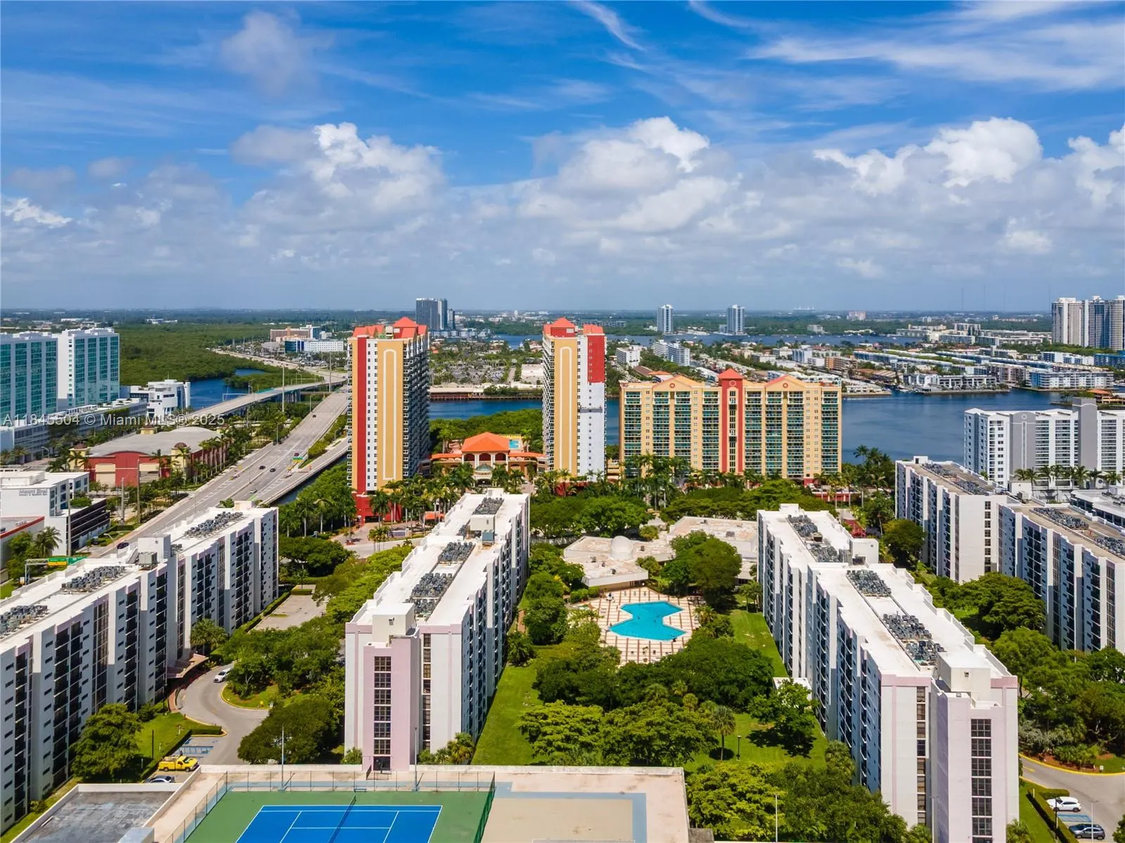 16909 N Bay Rd, #206