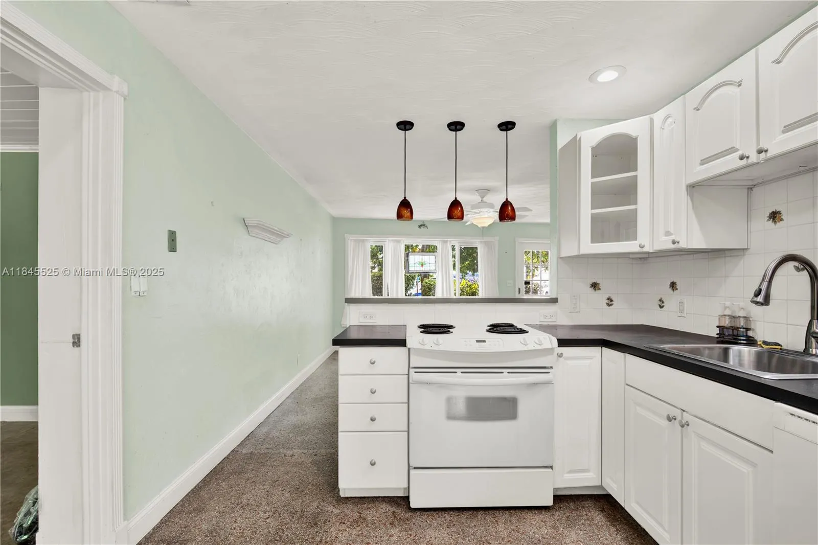 2421 NE 10th Ave