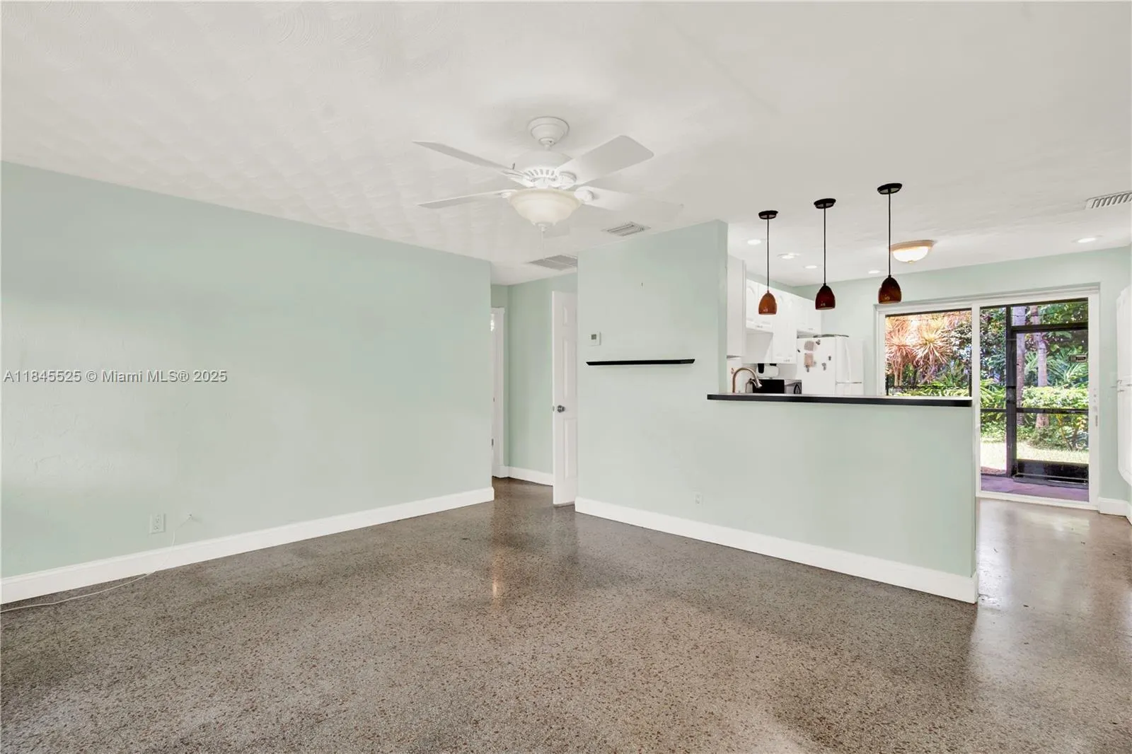 2421 NE 10th Ave