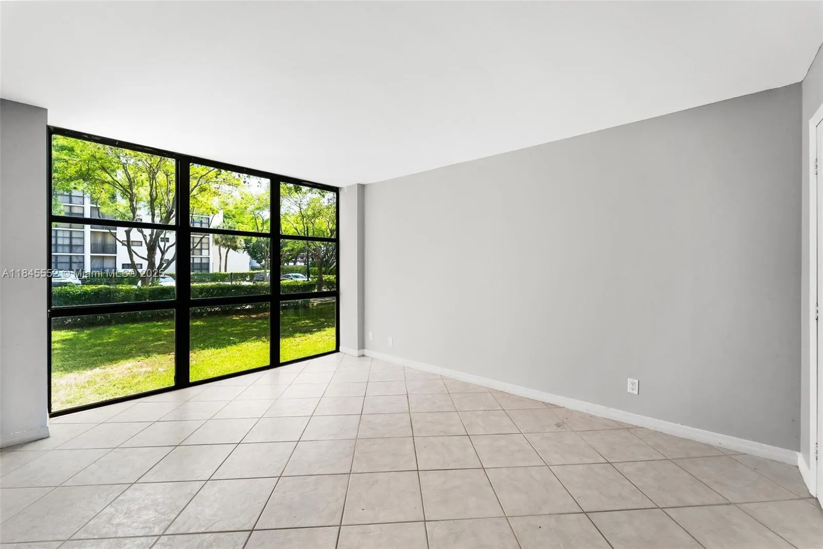 16919 N Bay Rd, #115
