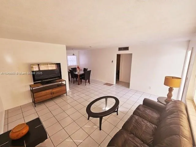 5112 Hollywood Blvd, #2
