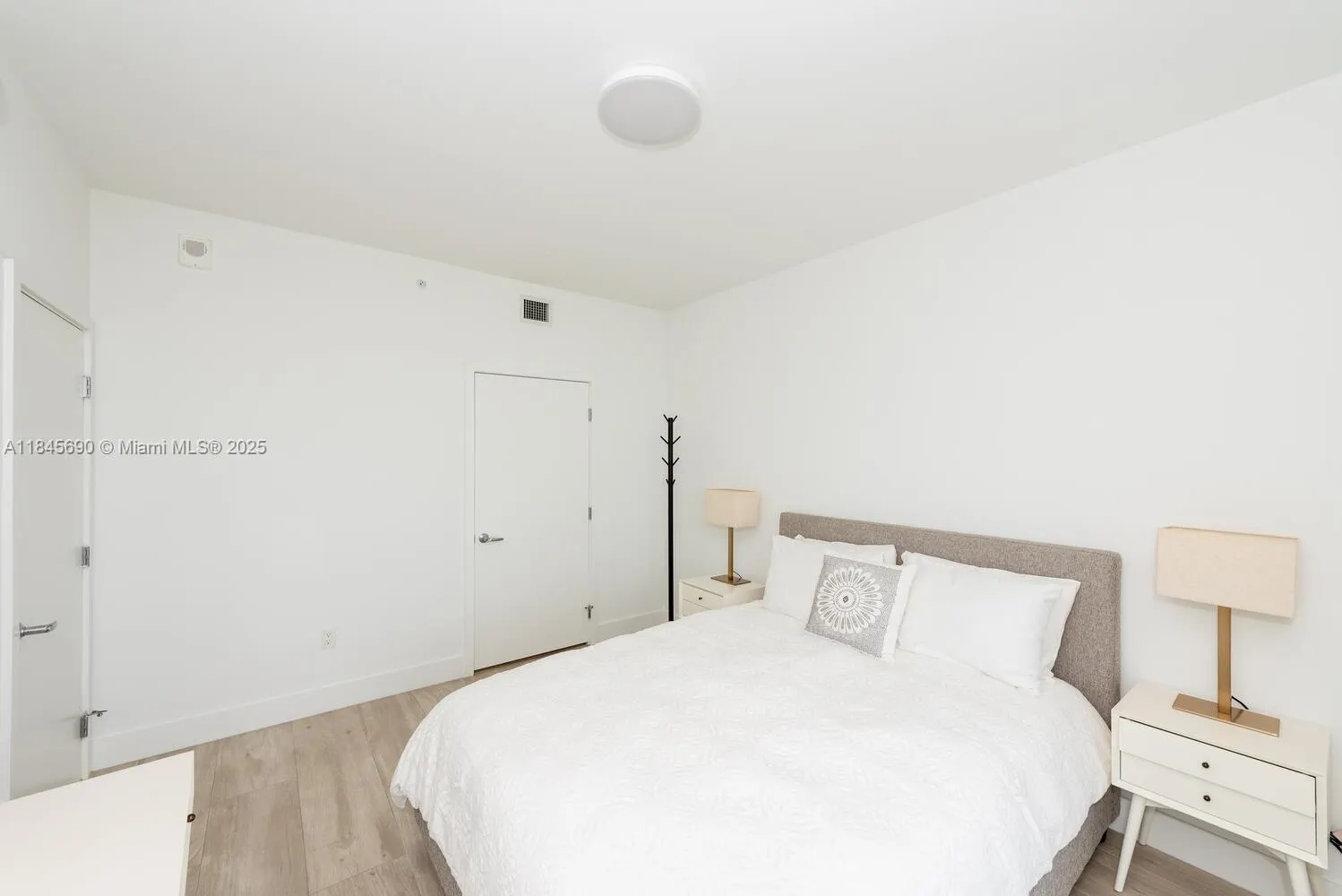 16385 Biscayne Blvd, #2904