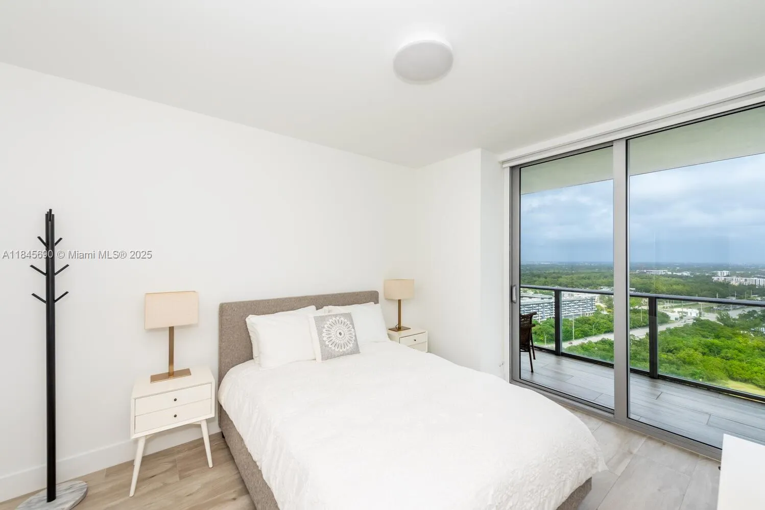 16385 Biscayne Blvd, #2904