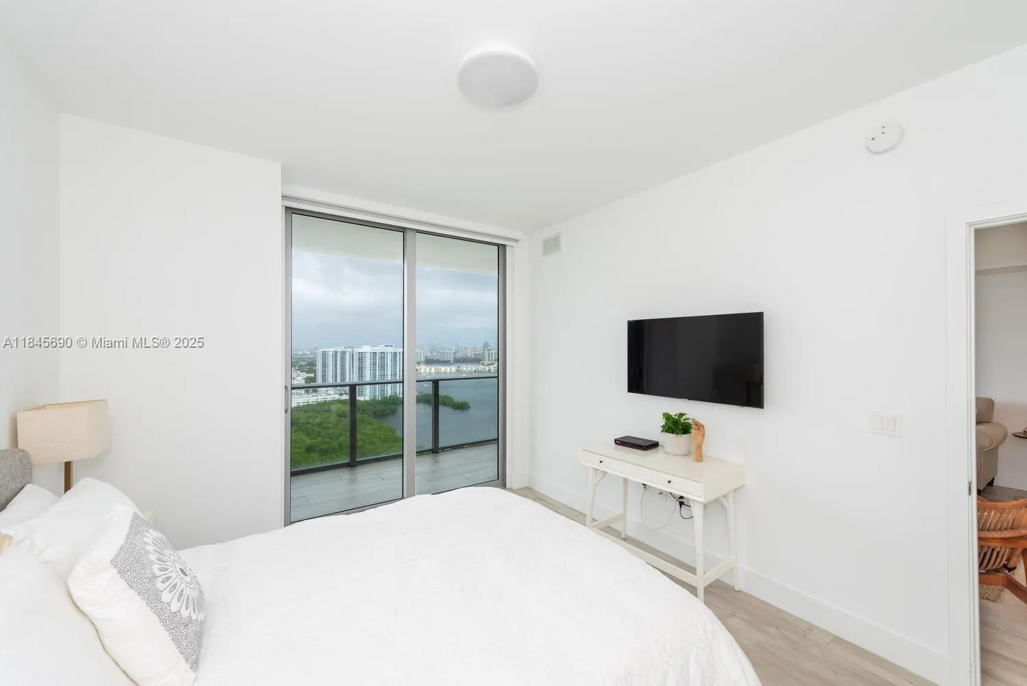16385 Biscayne Blvd, #2904
