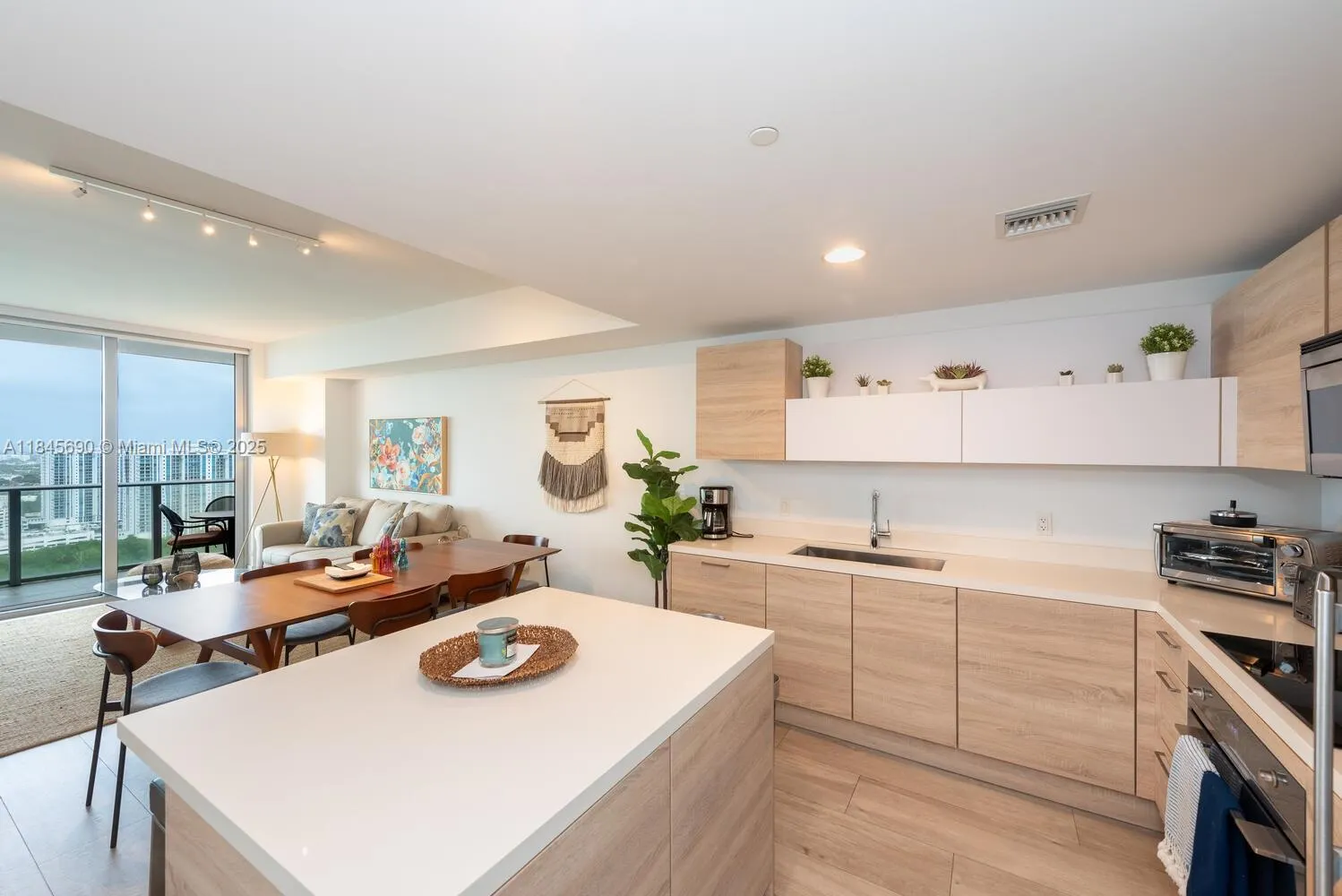 16385 Biscayne Blvd, #2904