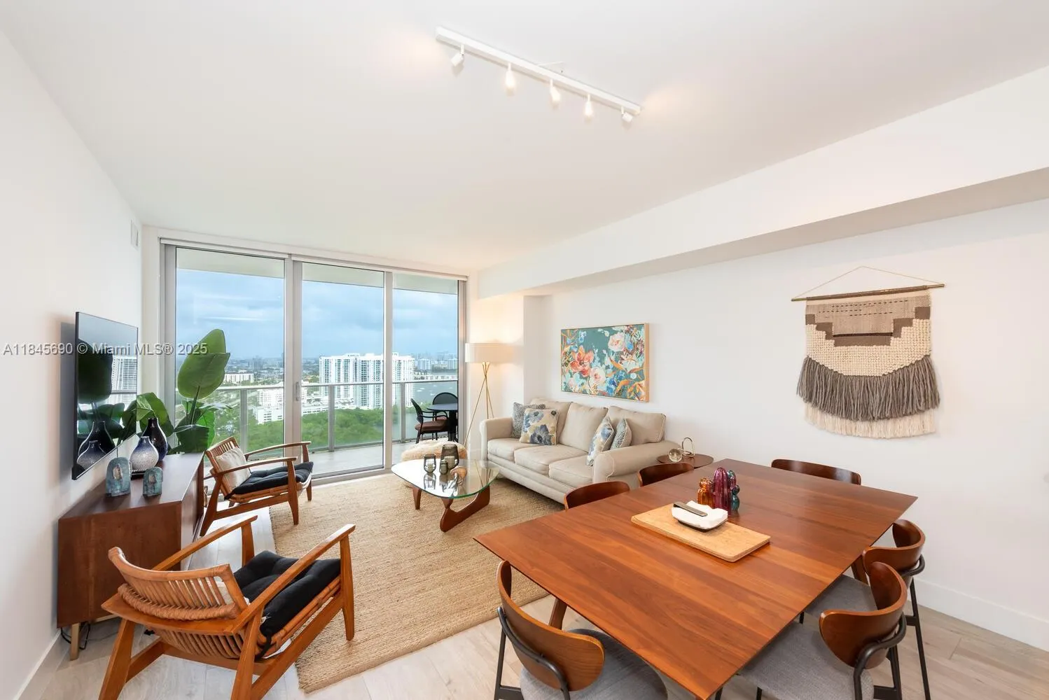 16385 Biscayne Blvd, #2904