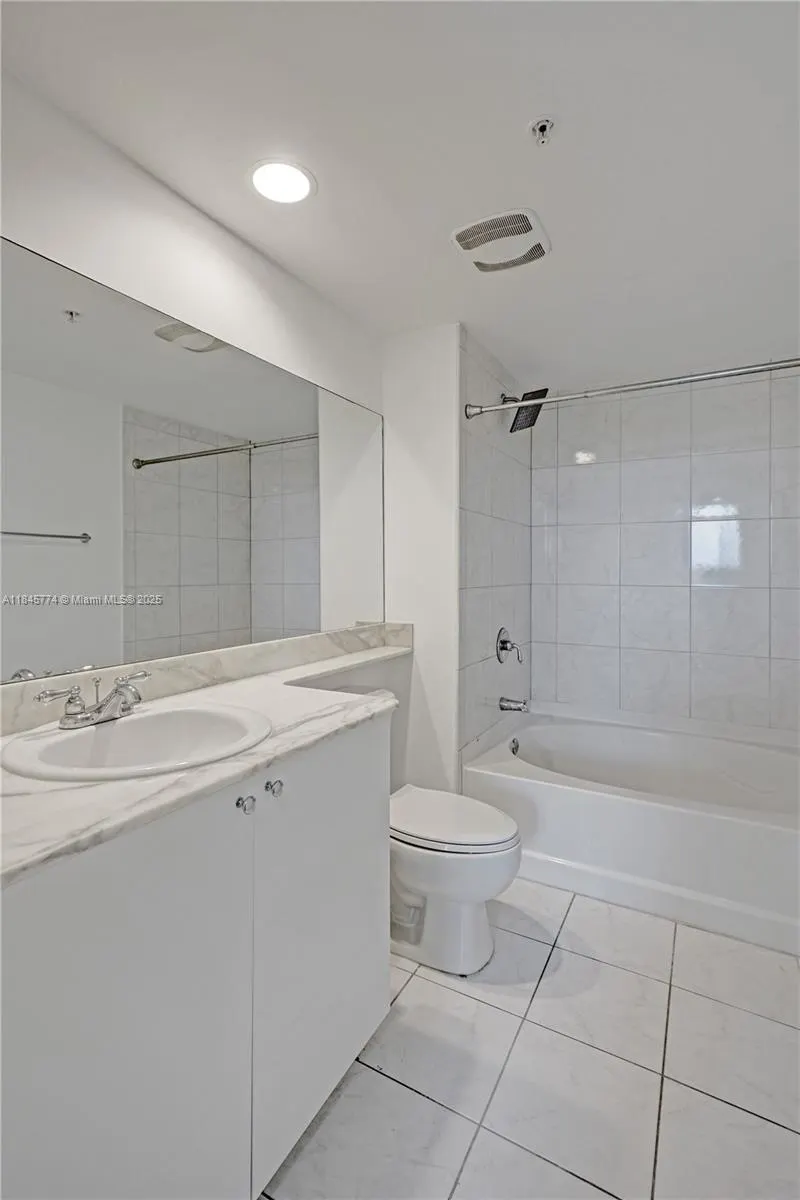 2775 NE 187th St, #202