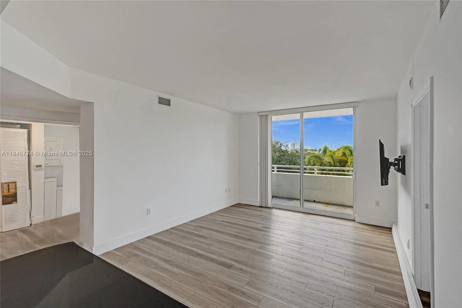 2775 NE 187th St, #202
