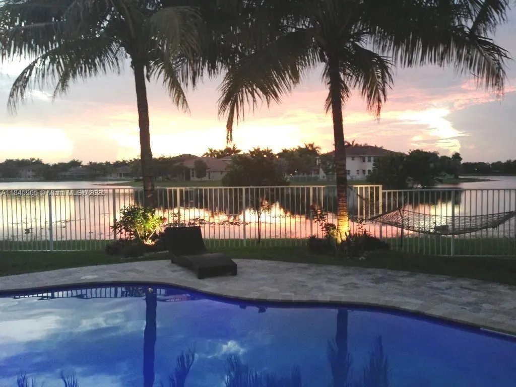 896 Marina Dr