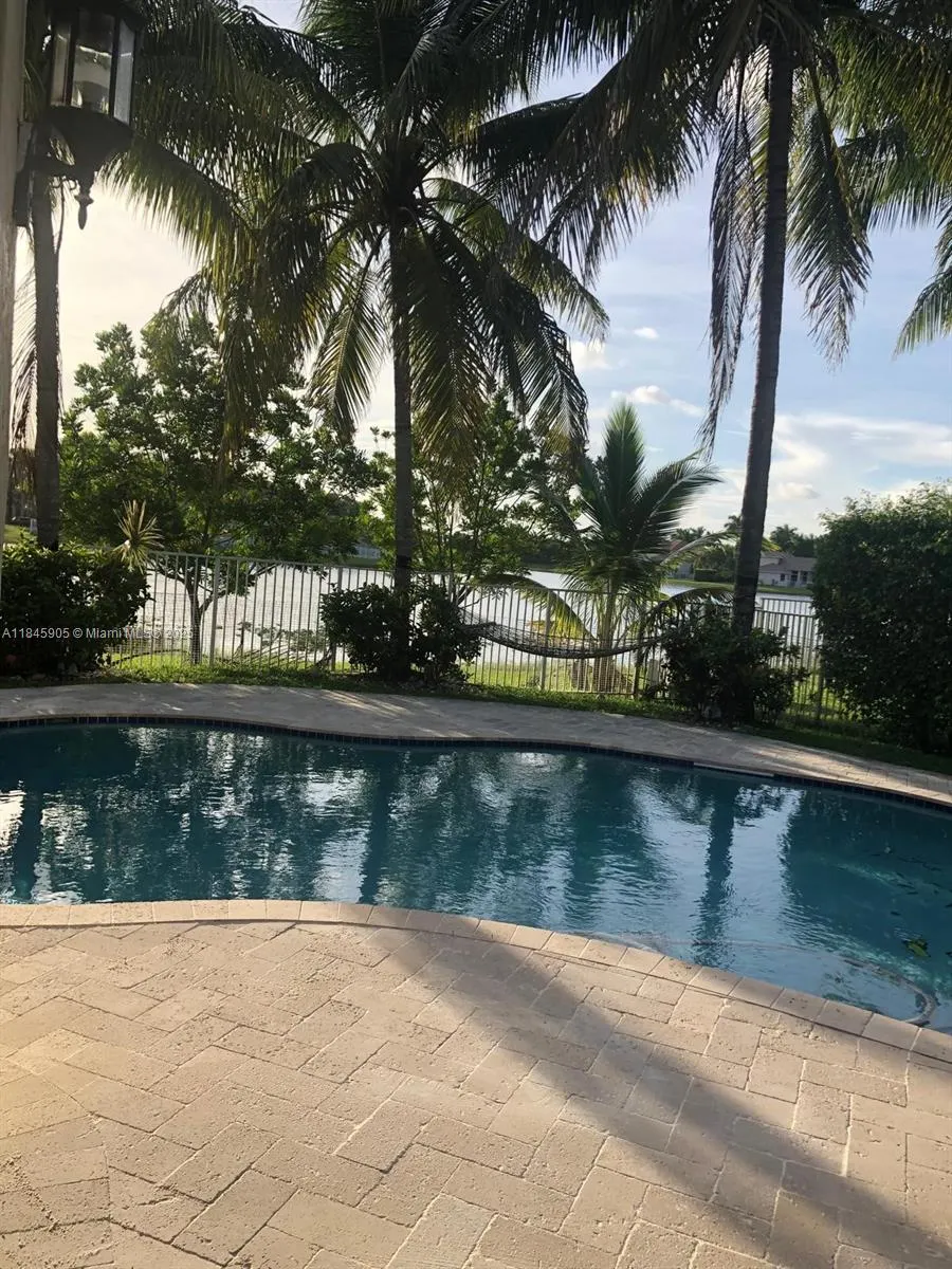 896 Marina Dr