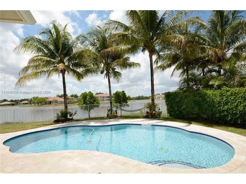 896 Marina Dr