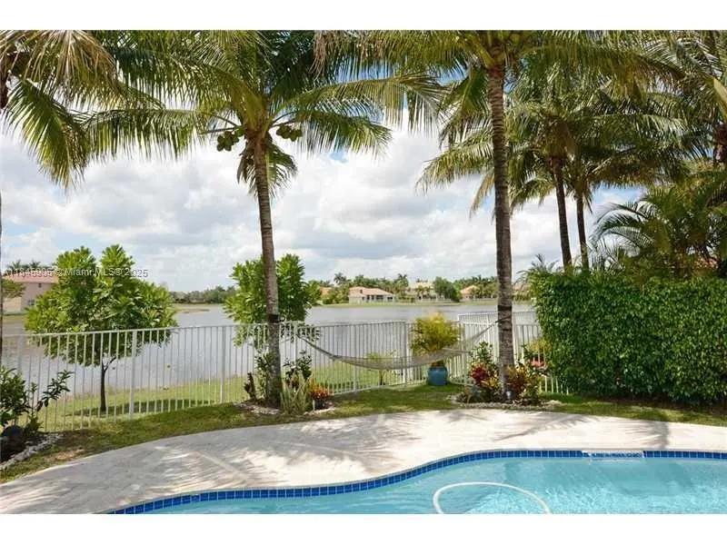 896 Marina Dr