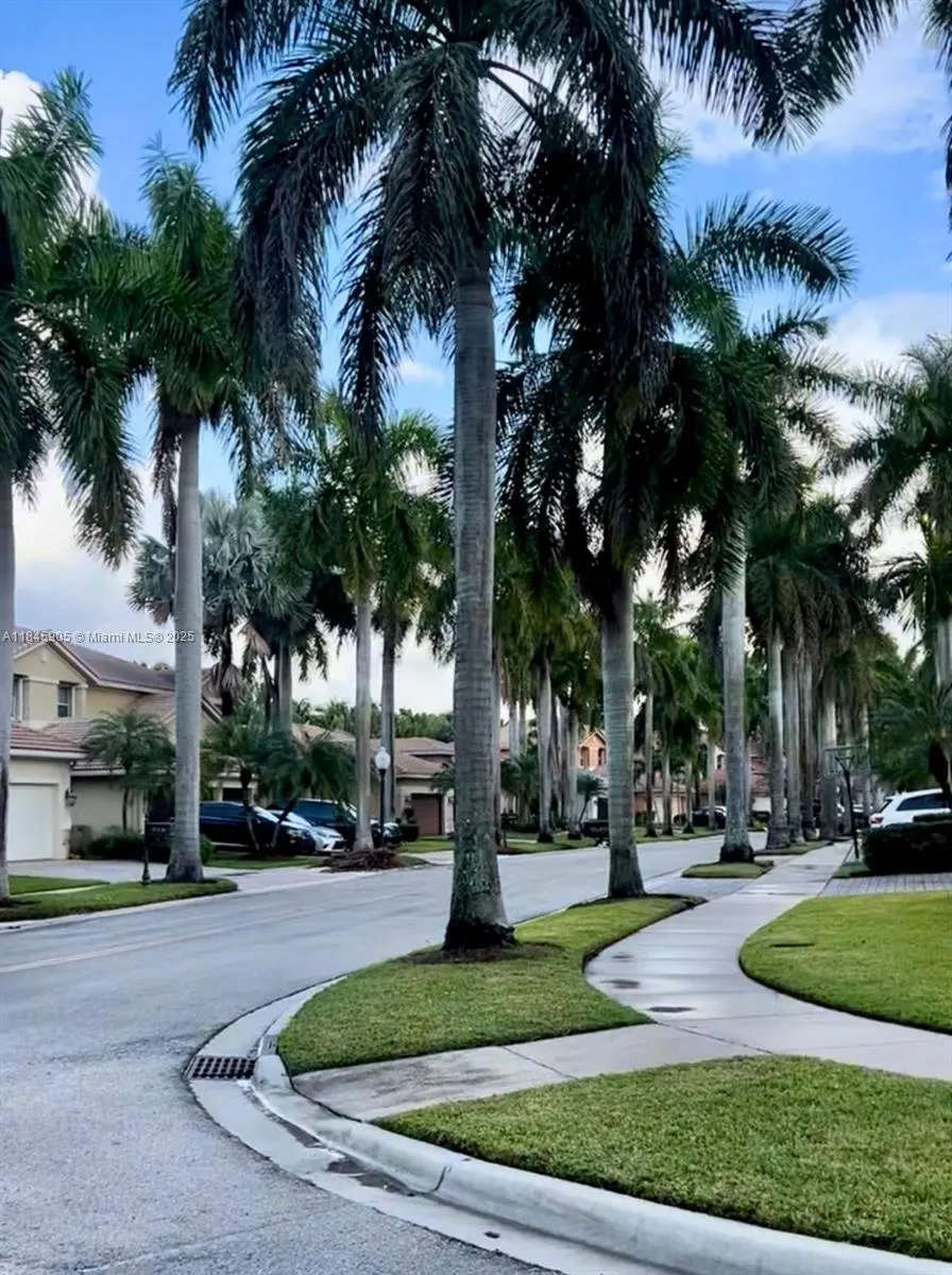 896 Marina Dr
