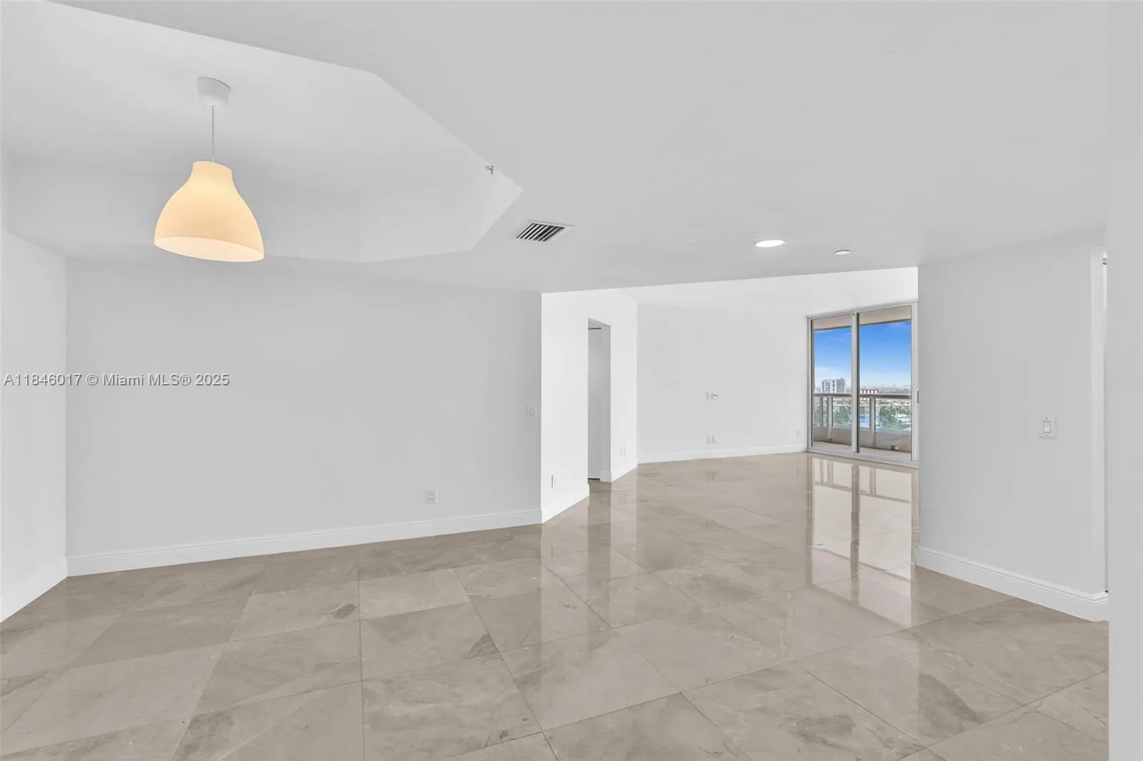 21205 Yacht Club Dr, #1809