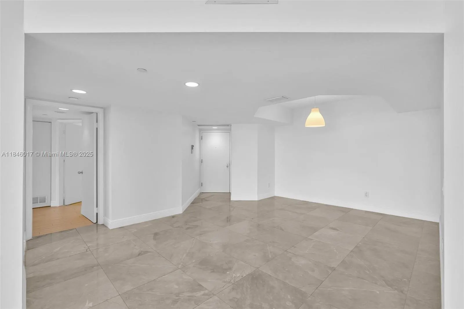 21205 Yacht Club Dr, #1809