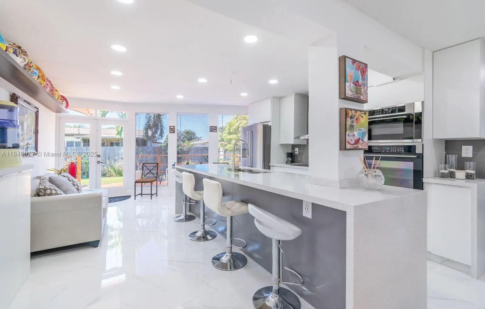 6613 W Westwood Blvd W
