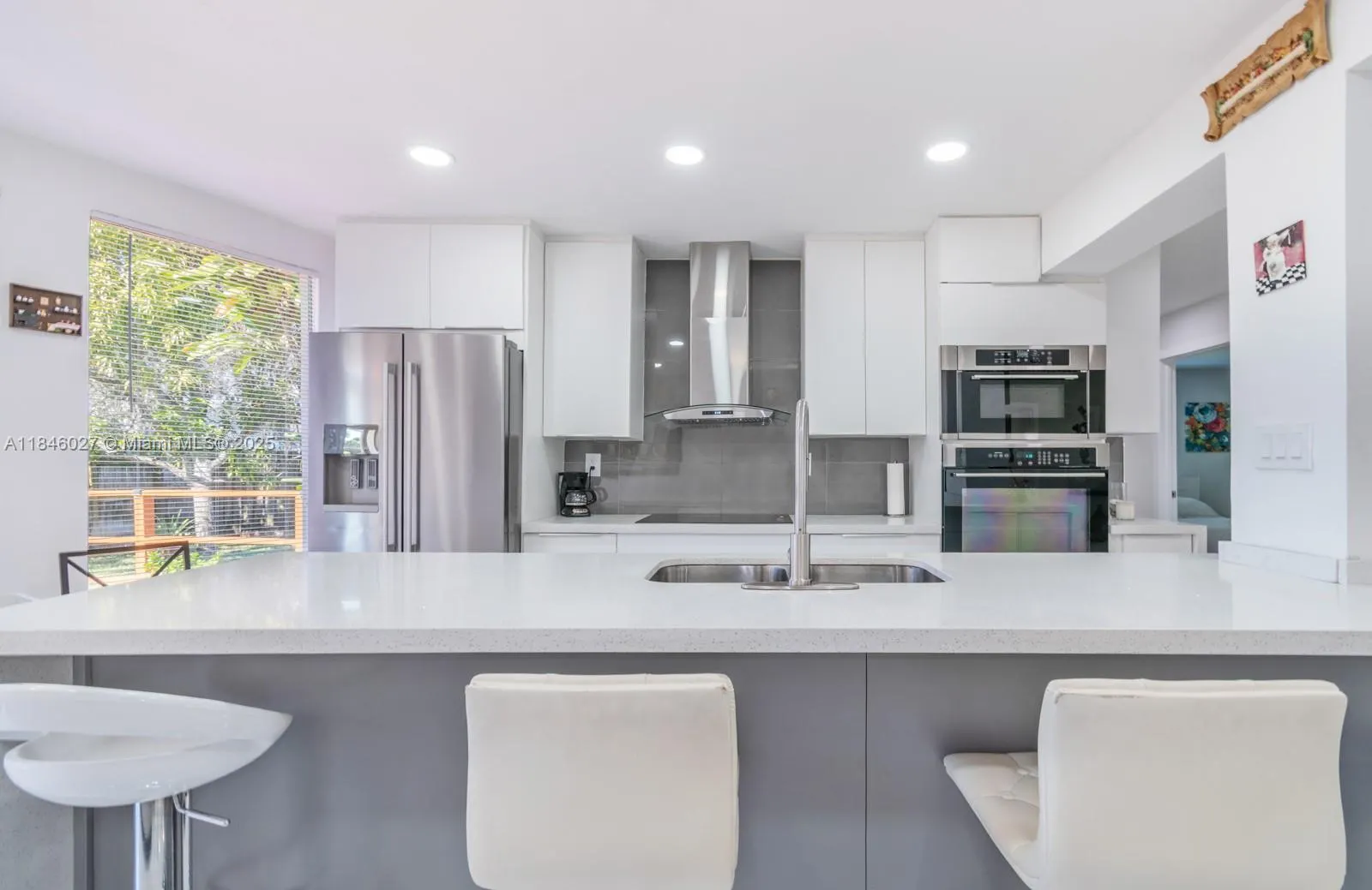 6613 W Westwood Blvd W