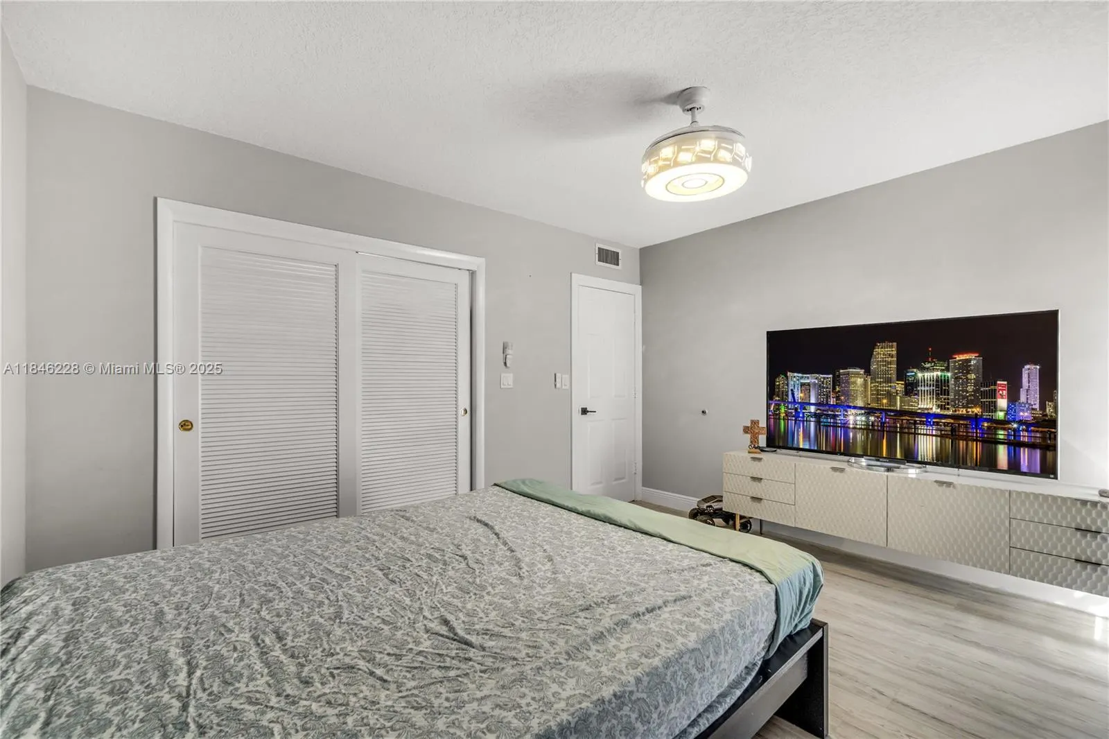 5601 White Cedar Ln