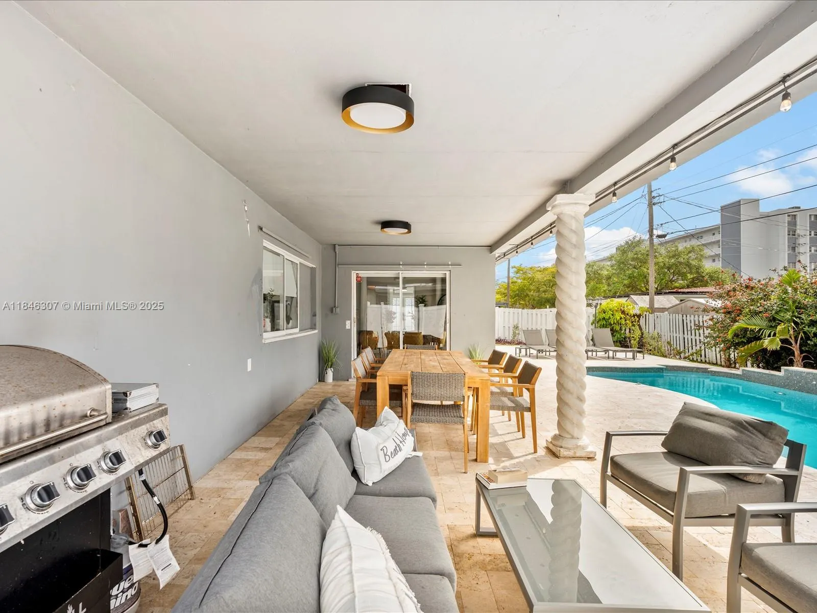 1116 NE 4th Ct