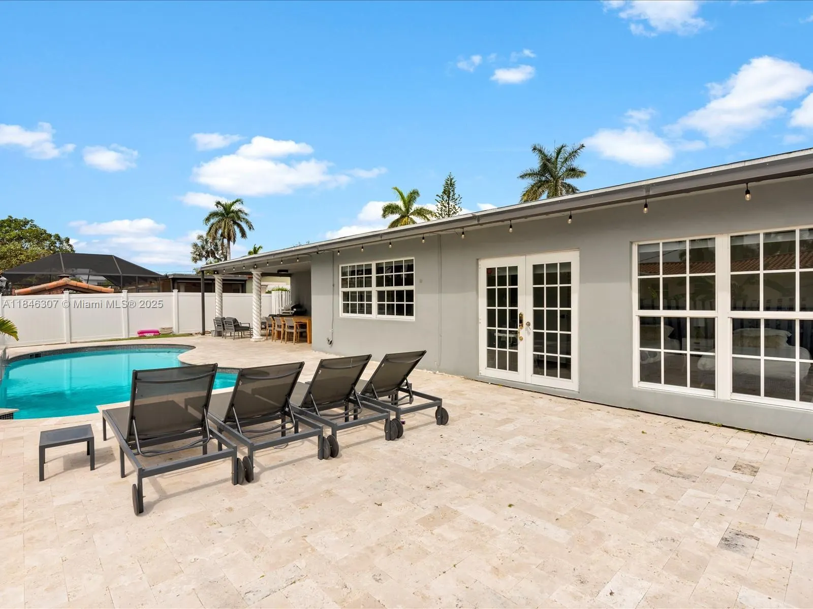 1116 NE 4th Ct