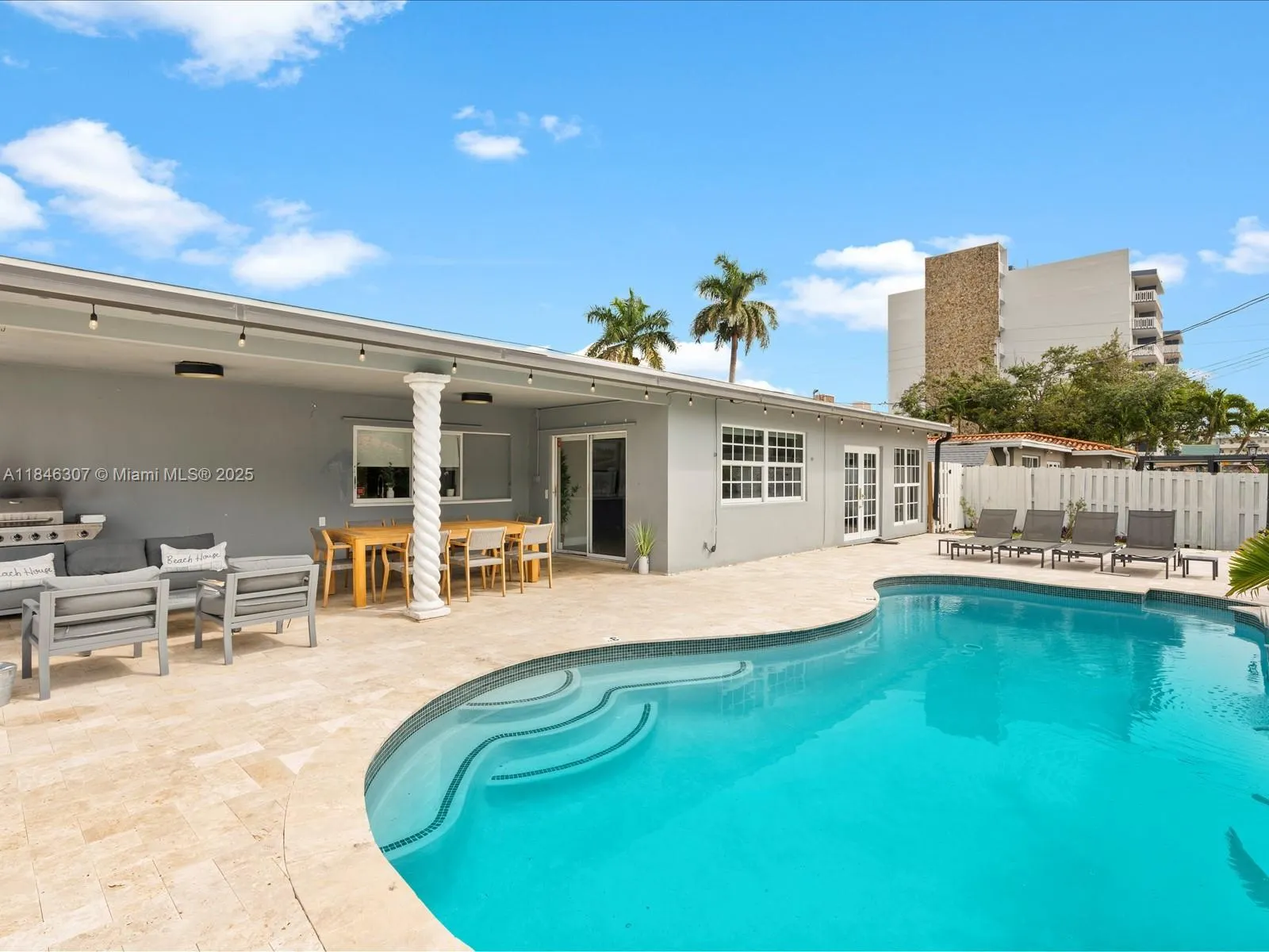 1116 NE 4th Ct