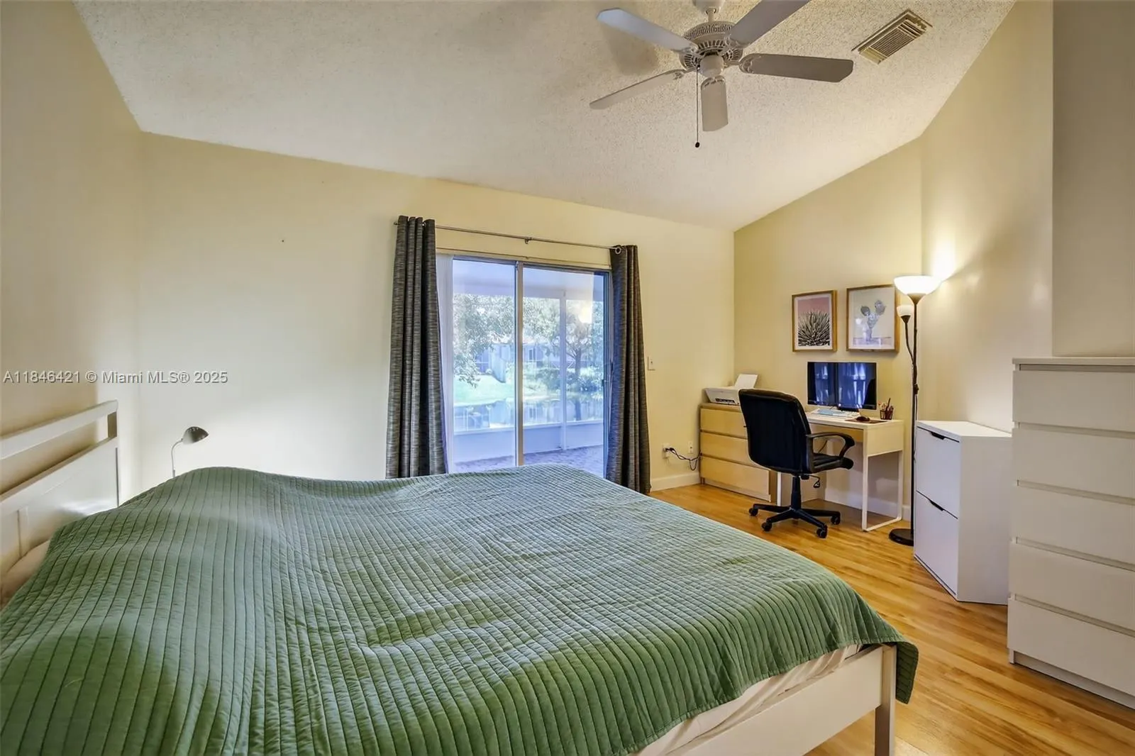 7306 NW 1st Mnr