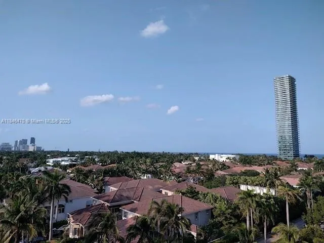 19380 Collins Ave, #724