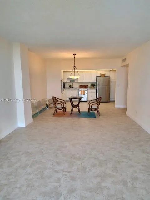 19380 Collins Ave, #724