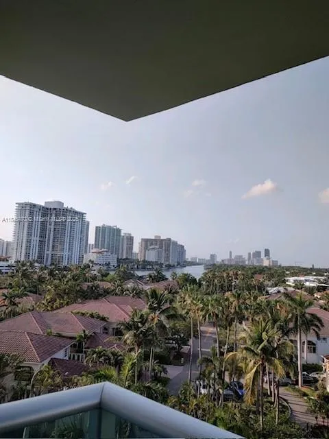 19380 Collins Ave, #724