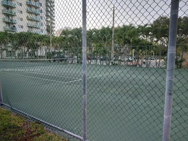 19380 Collins Ave, #724