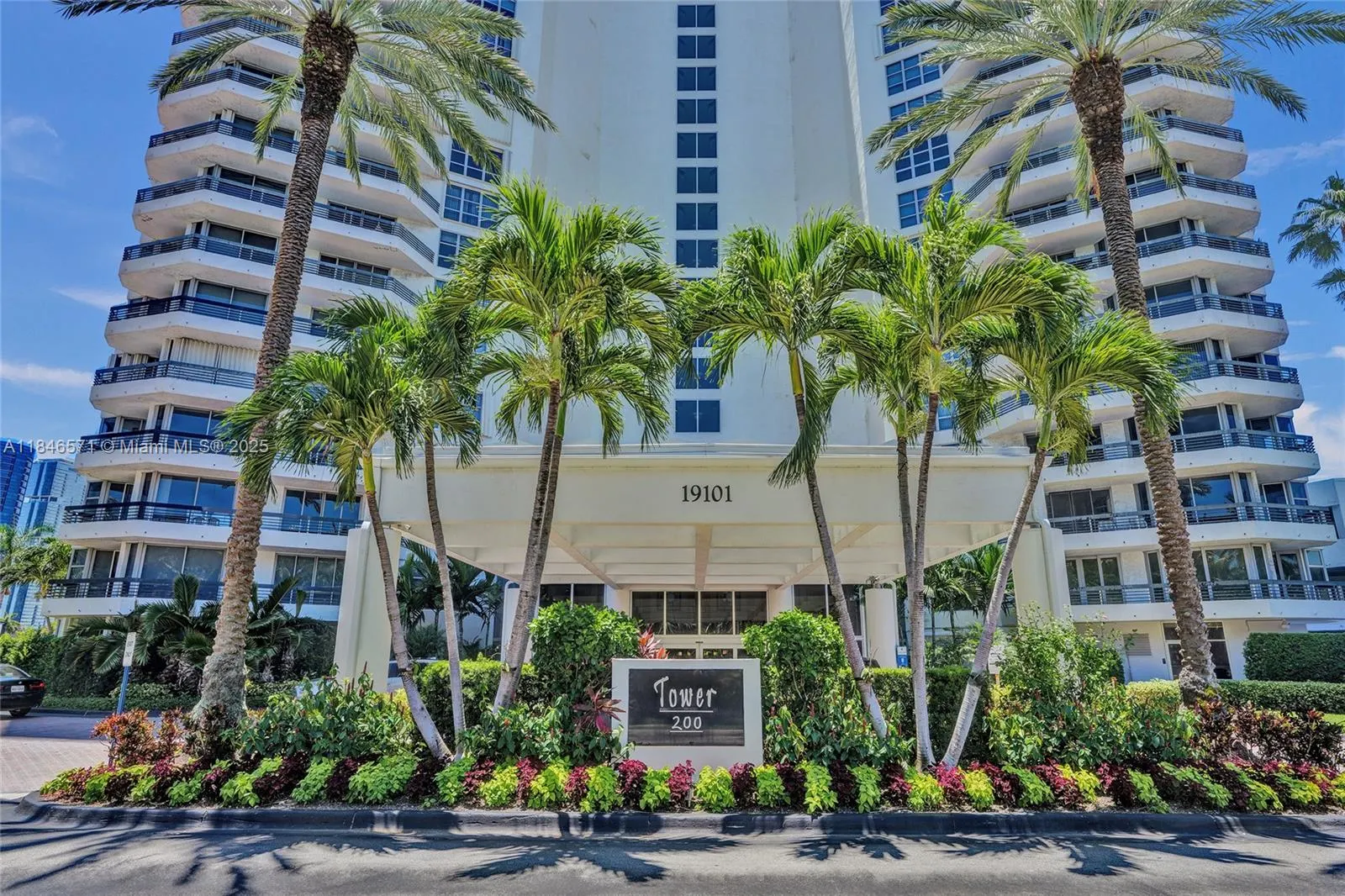 19101 Mystic Pointe Dr, #1711