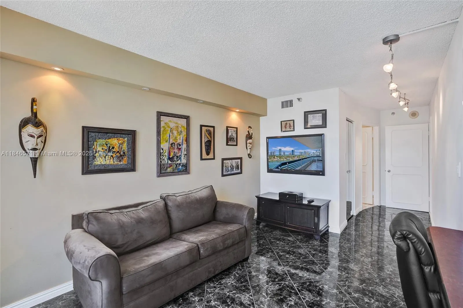 19101 Mystic Pointe Dr, #1711